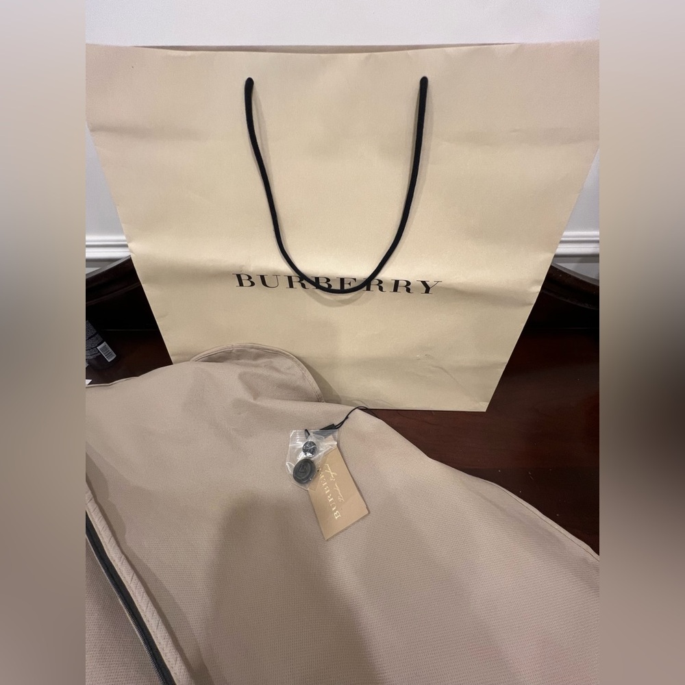 Burberry cashmere detachable shawl collar coat. Size 6 - Picture 3 of 17